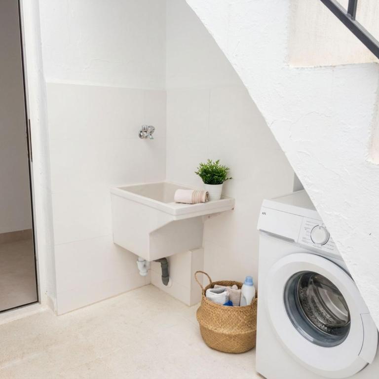 Casa Chica - Large Townhouse in Nerja Centro with Private Rooftop - Casa Vacacional de 3 dormitorios - 8