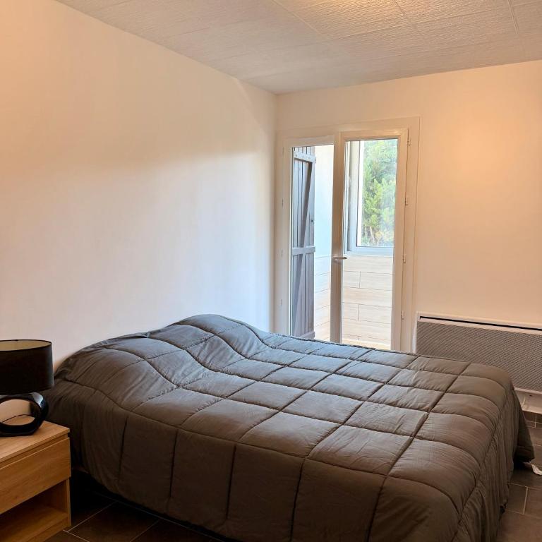 Appartement 2 pièces entièrement rénové et équipé à 150 m de la plage avec parking - Apartment mit 1 Schlafzimmer - 10