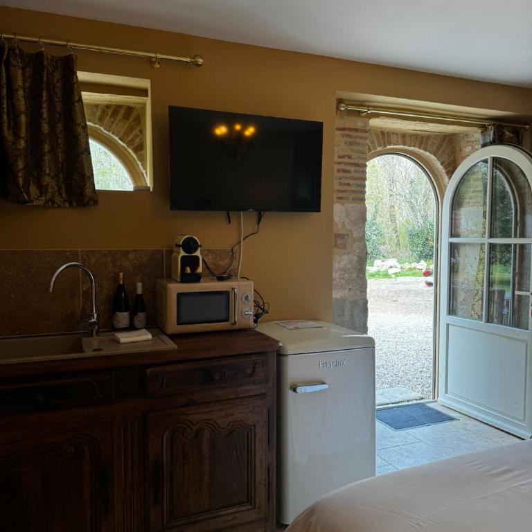 La maison des romans du Château du Sollier - Charme Calme Confort Climatisation - à 5mn du péage de Bourges à la campagne - stationnement privé -Panette Collection - Appartement 1 Chambre - 5