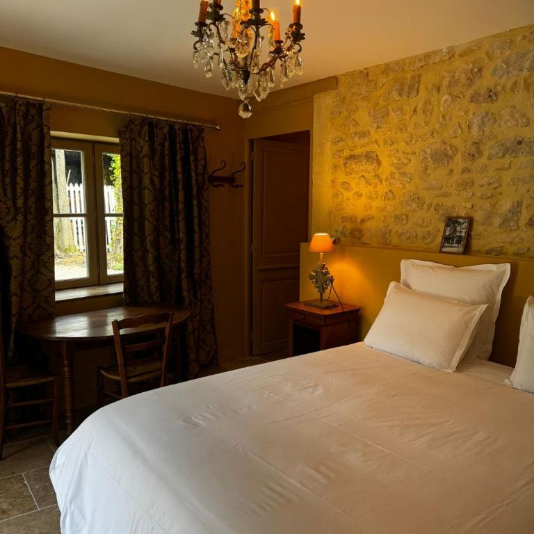 La maison des romans du Château du Sollier - Charme Calme Confort Climatisation - à 5mn du péage de Bourges à la campagne - stationnement privé -Panette Collection - Appartement 1 Chambre - 4