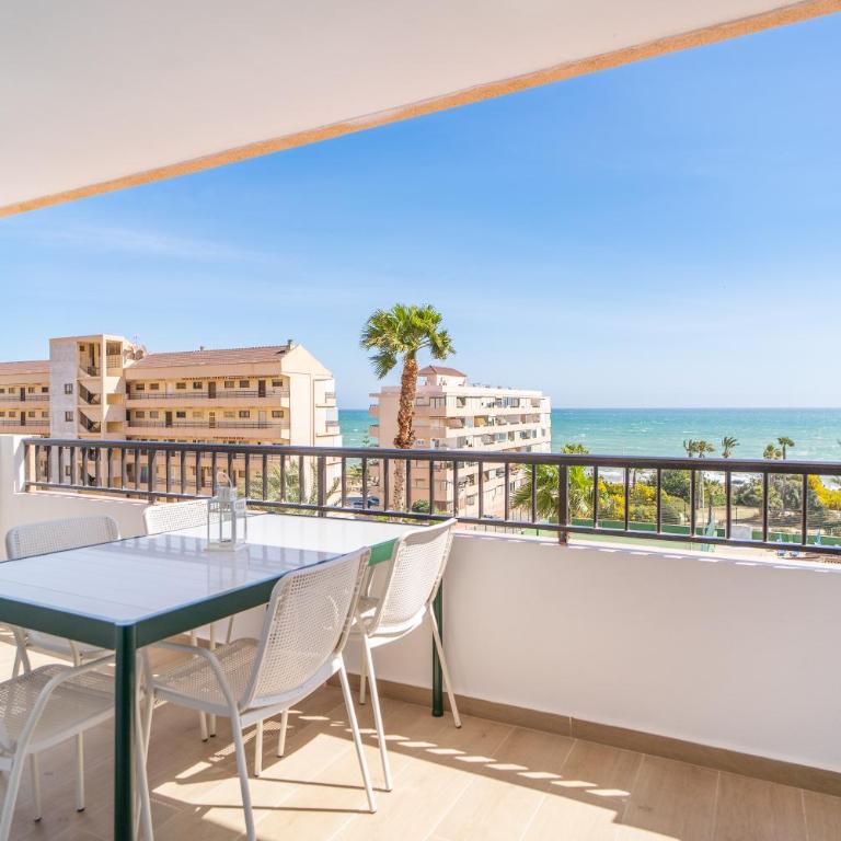 Azul Apartaments - CASA AZUL 1-2-3, sea view, first line, La Mata-Torrevieja - Two-Bedroom Apartment with Balcony and Sea View - 4