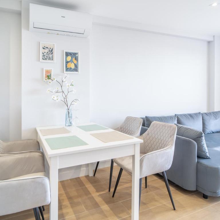 Azul Apartaments - CASA AZUL 1-2-3, sea view, first line, La Mata-Torrevieja - Two-Bedroom Apartment with Balcony and Sea View - 8