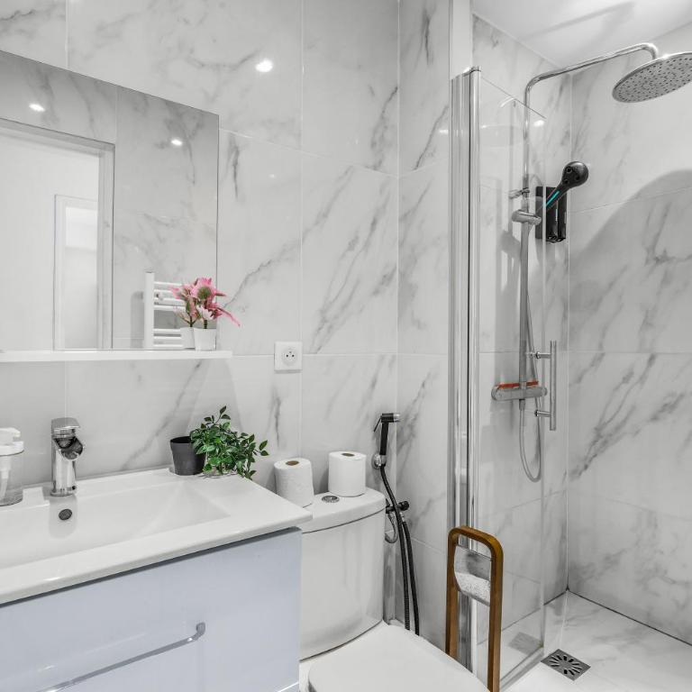 Hôtel de Ville Elegant 1BR Apartment with Netflix - Appartement 1 Chambre - 15