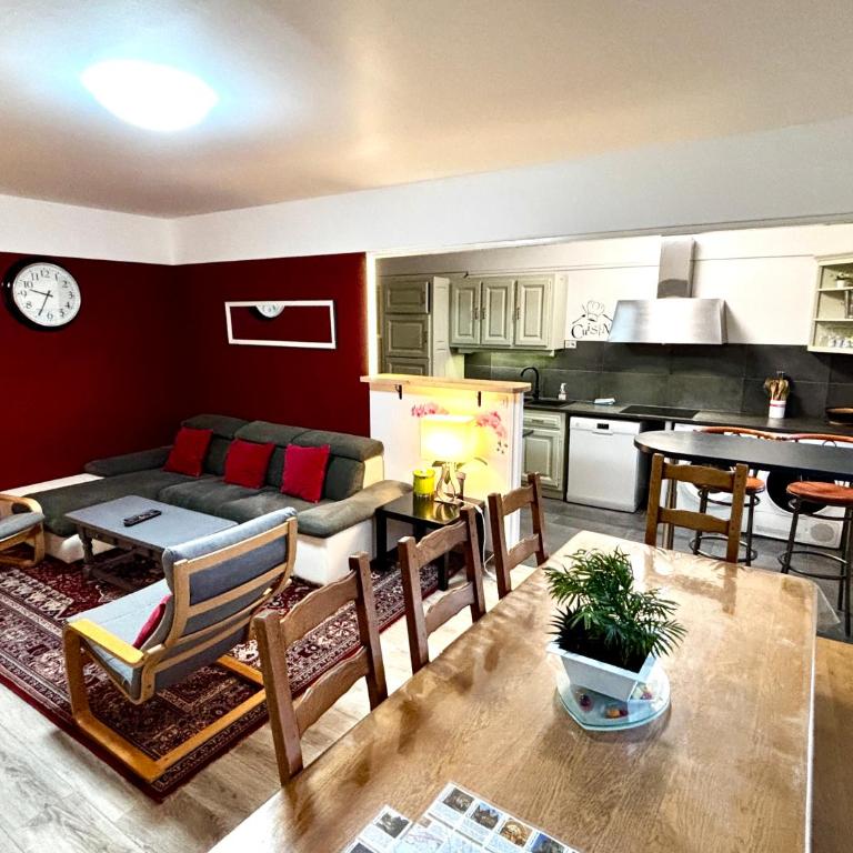BedinReims "burgundy bottle" 110m2 Exceptional, 4 chambres doubles, 2 bain, free park & wifi, tout équipé - Appartamento - 1