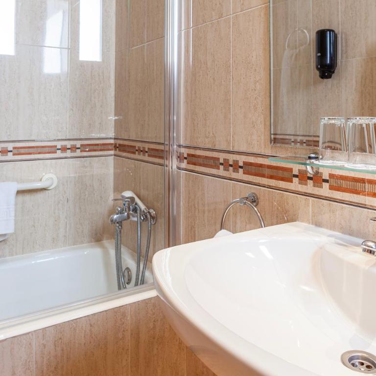 Hotel Mediodia - Budget Double Room - 1