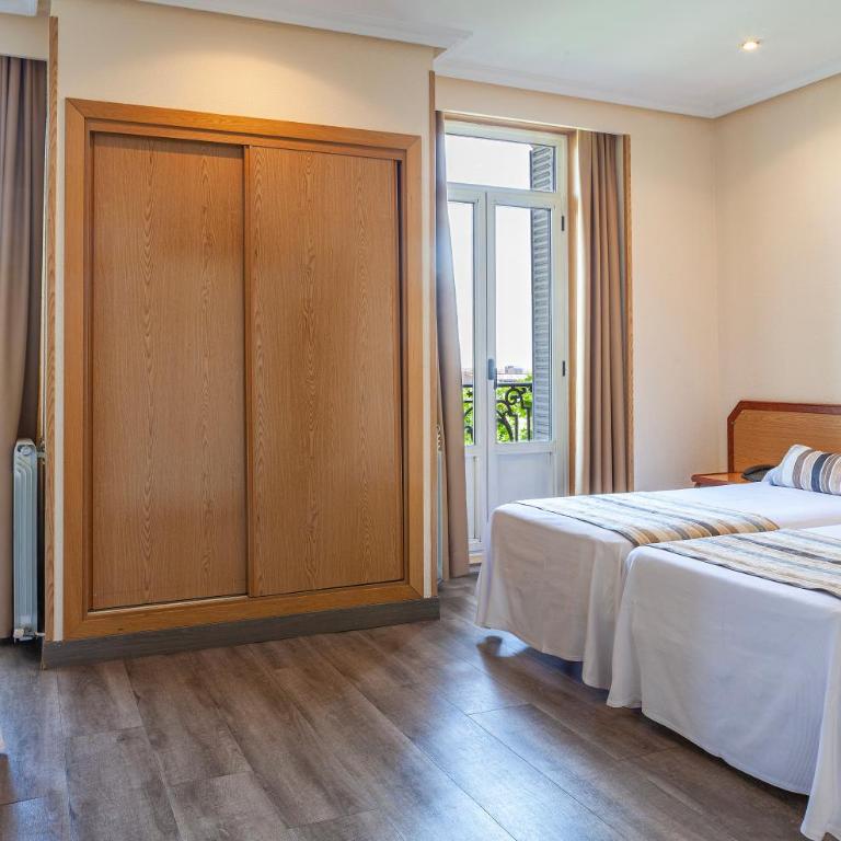 Hotel Mediodia - Quadruple Room - 8