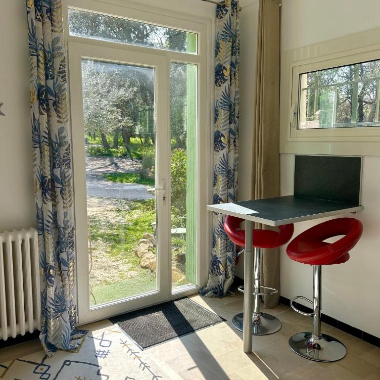Mas Élunia, Gites et Chambres d'hôtes, entre Mer et Montagne - Appartement 1 Chambre - Vue sur Jardin - 7