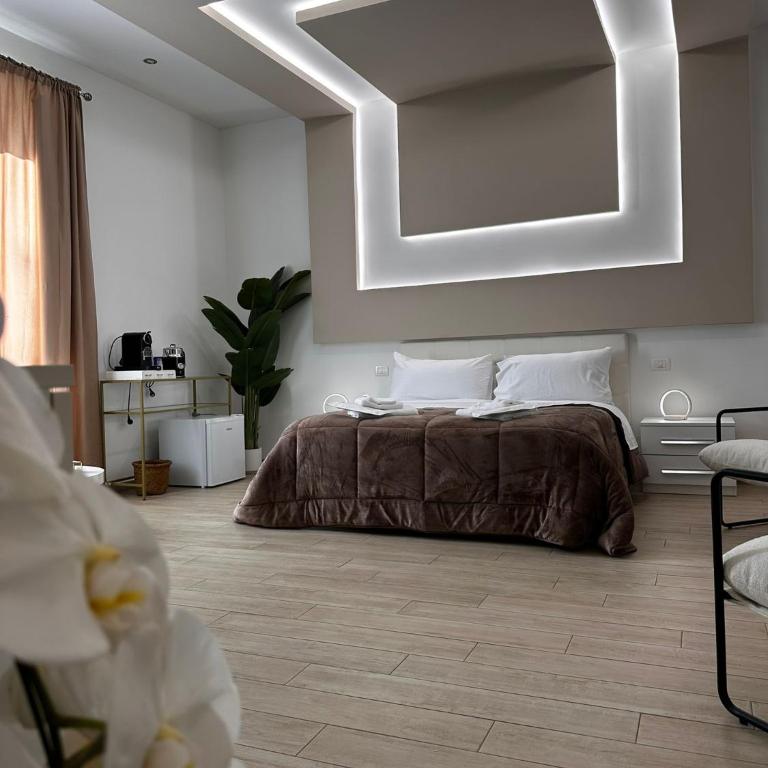 Centrale Suites - King Room with Spa Bath - 1
