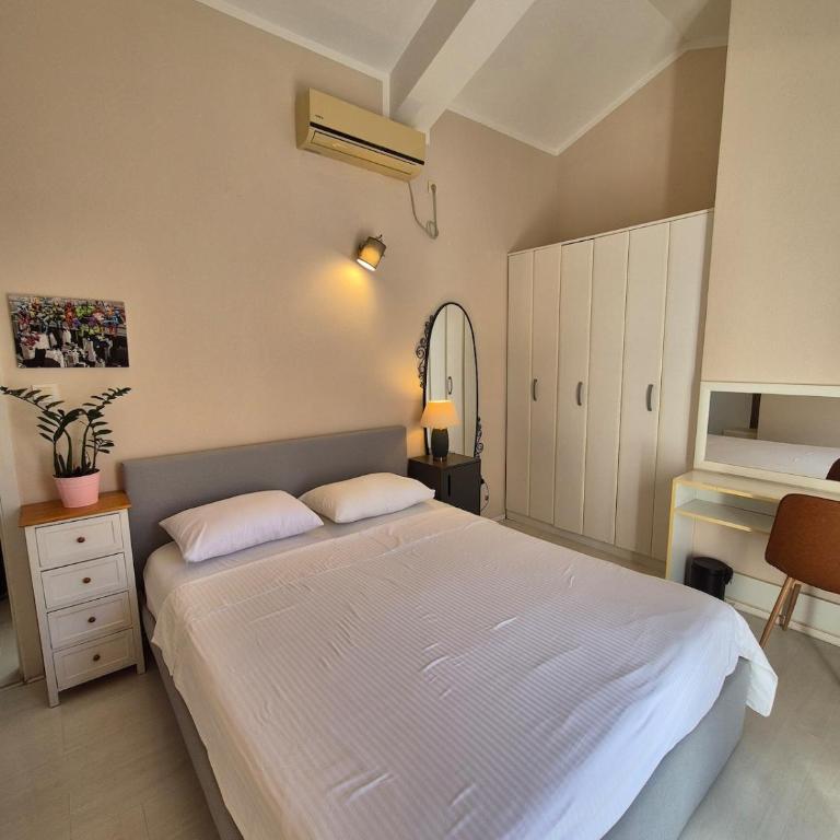 Tivat 4 bed villa with pool near centar - Vila - 5