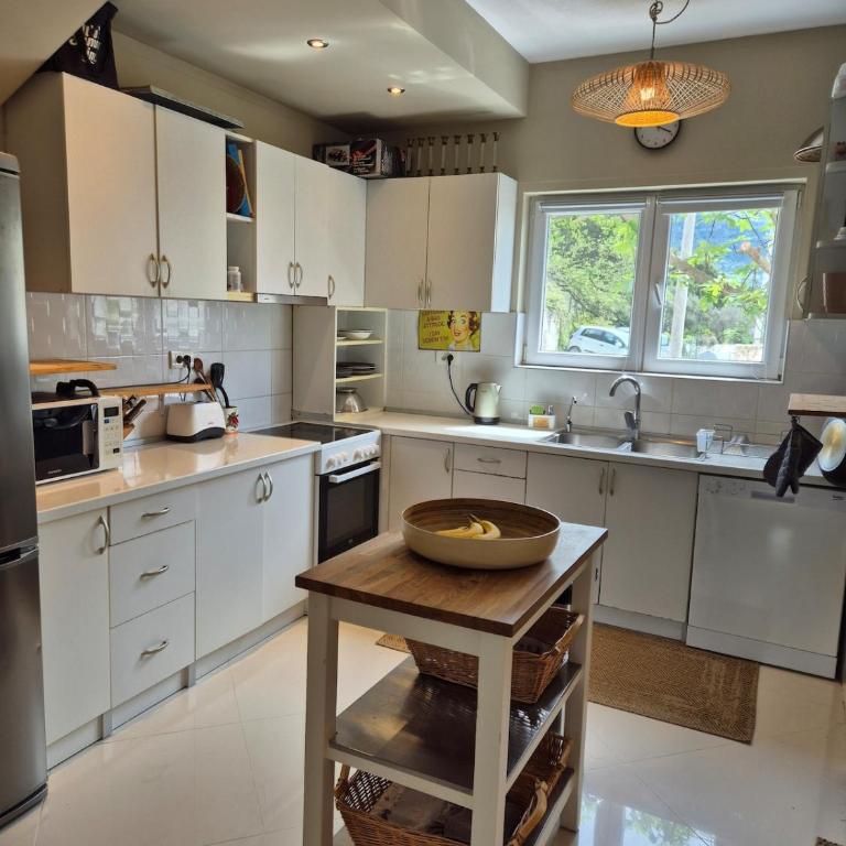 Tivat 4 bed villa with pool near centar - Vila - 10