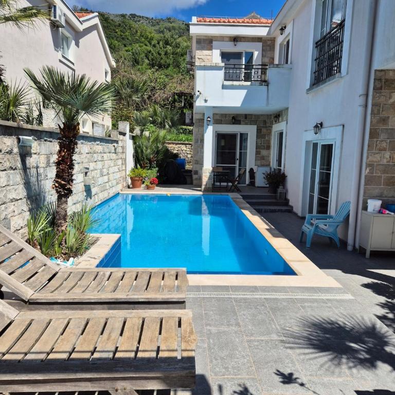 Tivat 4 bed villa with pool near centar - Vila - 23