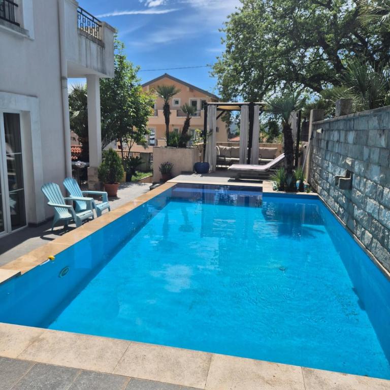 Tivat 4 bed villa with pool near centar - Vila - 37