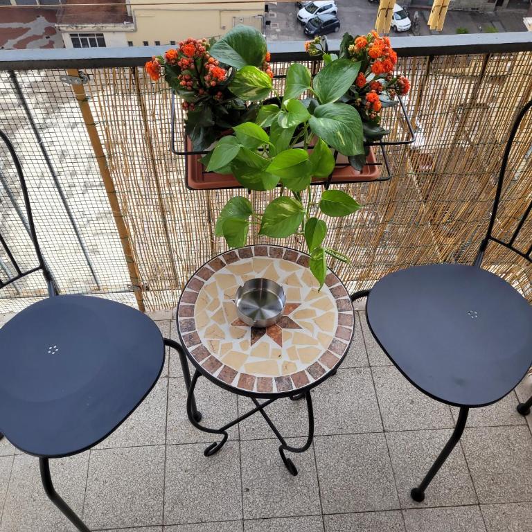 Firenze homeaway - Pape's cozy apartment, near Airport - 14 min from city center-10 minutes walk from the Baker Hughes - One-Bedroom Apartment - 10