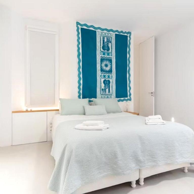 Gran terraza en el ático - Three-Bedroom Premium Apartment - 2