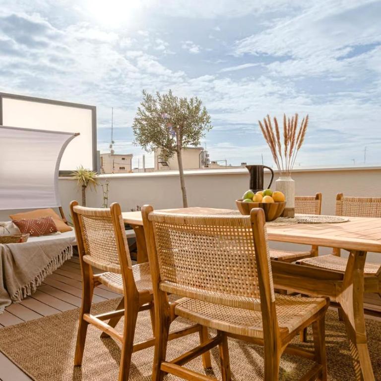 Gran terraza en el ático - Three-Bedroom Premium Apartment - 19