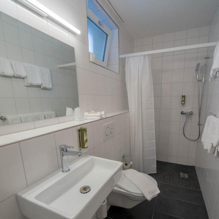 Beausite Garden Apartment & Budget Rooms - Chalet - 2