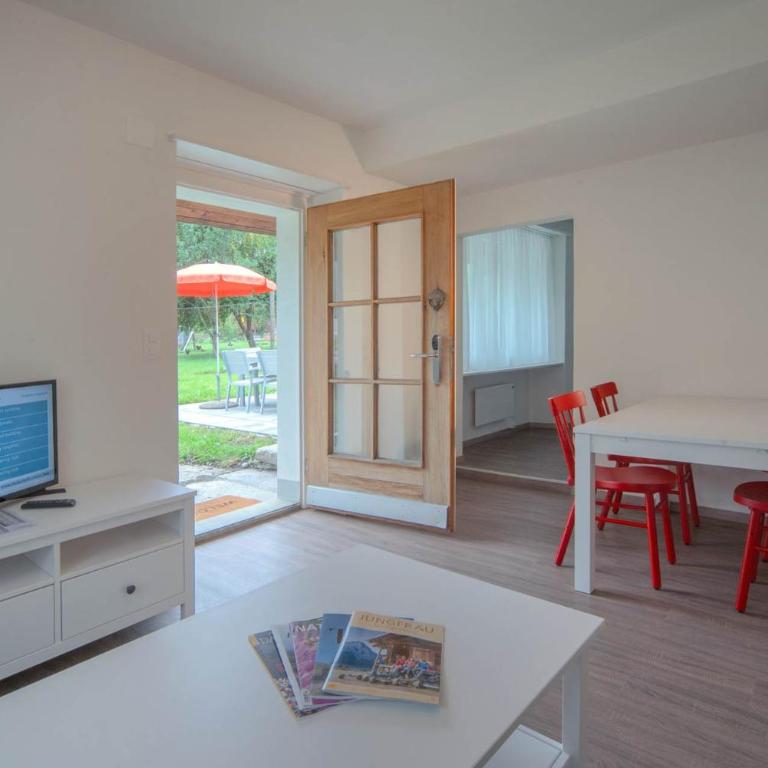 Beausite Garden Apartment & Budget Rooms - Chalet - 4