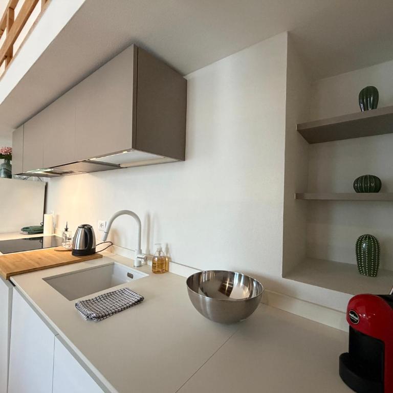 GIULIA LAKE RETREAt - One-Bedroom Apartment - 3