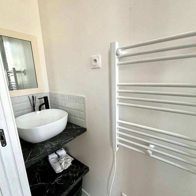 Close to Parc Monceau with skyline view - Appartement 2 Chambres - 15