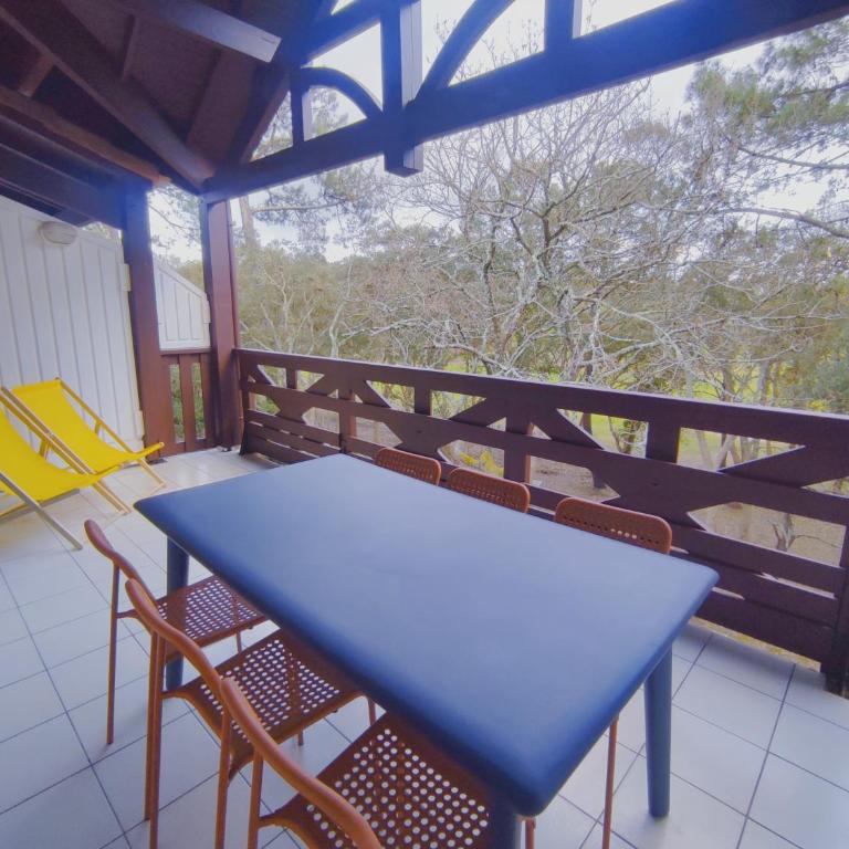 Appartement 6 personnes, 40m2, lave-linge, 2 salles de bain, grand balcon, piscine et proche golf - Appartement 2 Chambres - 11