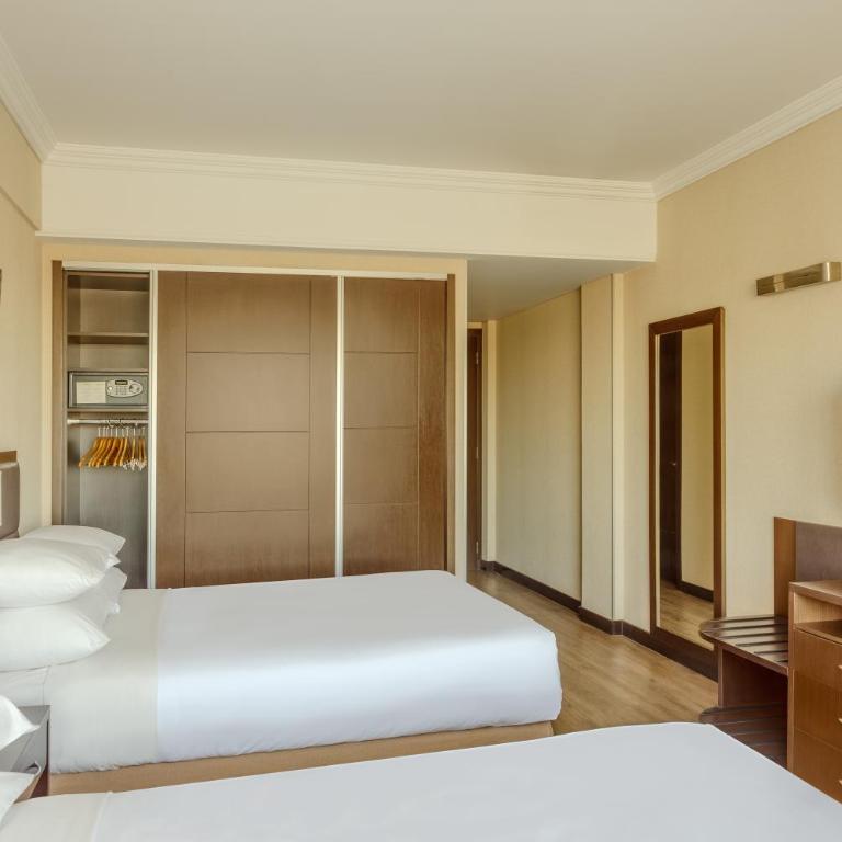 Marriott Hotel Buenos Aires Ezeiza Airport - Deluxe Queen Room with Two Queen Beds - 5