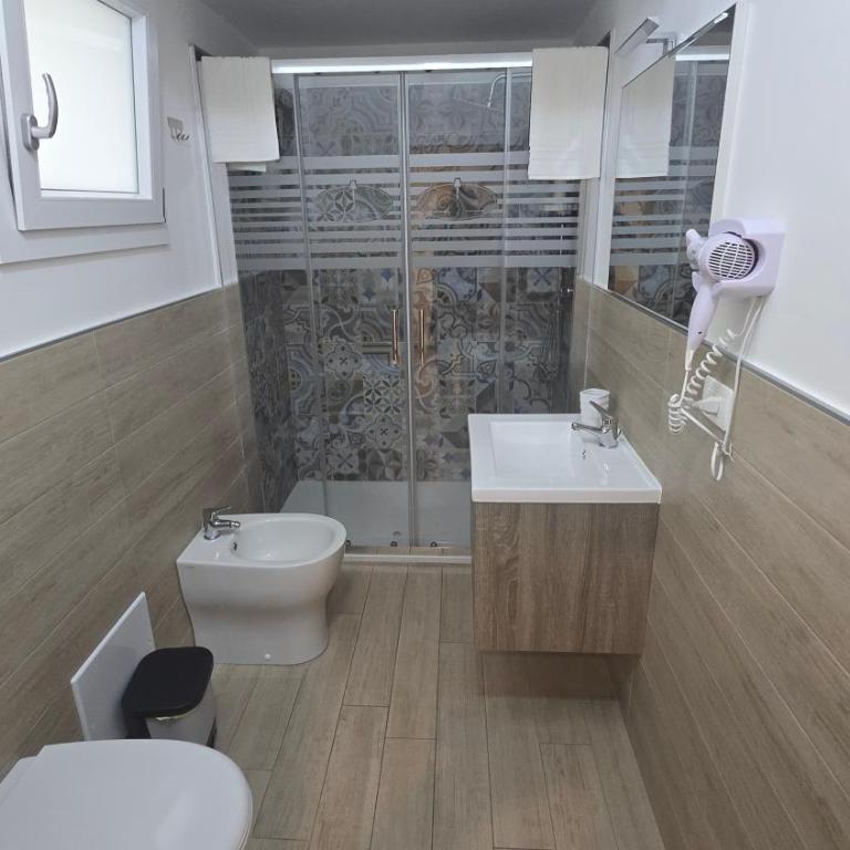 Centrale Suites - Double Room with Patio - 4