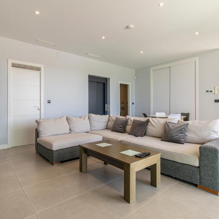 Royal Luxury Apartment with Private Infinity Pool, Hydromassage Area & Fireplace - Apartamento - 8