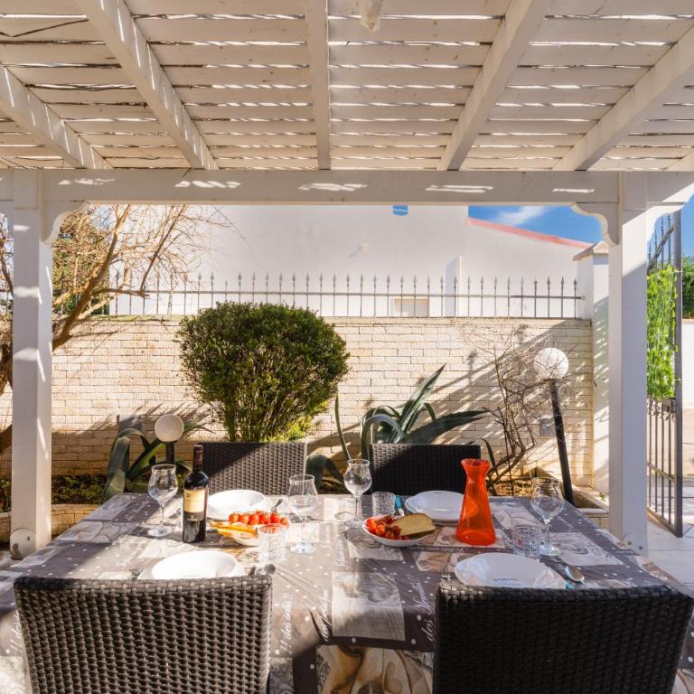 Villa Miglietta by BarbarHouse - Three-Bedroom House - 4