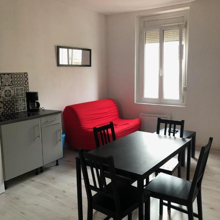 Apt 2, 1er etage a 700 m de la plage - One-Bedroom Apartment - 1