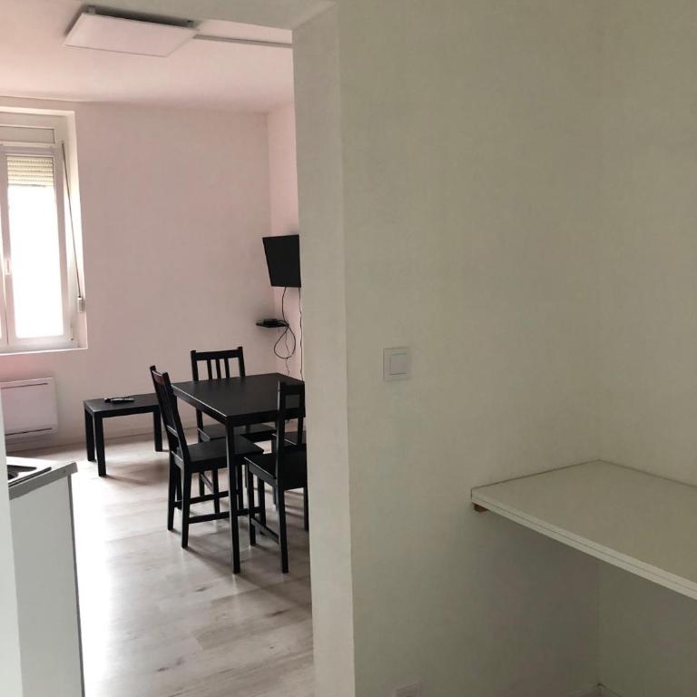 Apt 2, 1er etage a 700 m de la plage - One-Bedroom Apartment - 5
