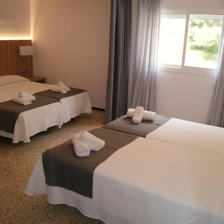 Hostal Santa Clara - Quadruple Room - 1
