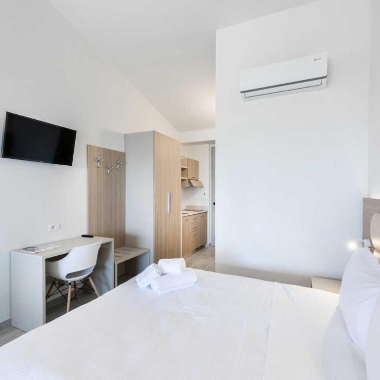 Club del Sole Desenzano Boutique Resort - Comfort Studio with Balcony or Terrace - 8