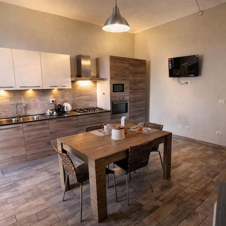 Suite sul Mount Monviso - Centro Storico & Free Parking - Two-Bedroom Apartment - 2
