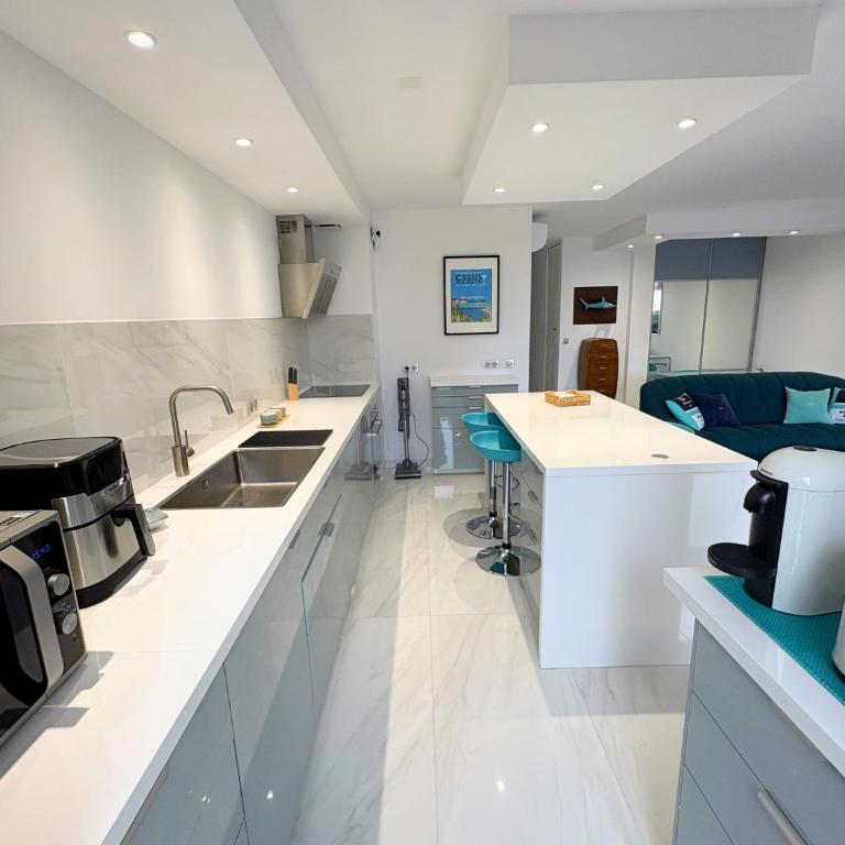 Le Riva - One-Bedroom Apartment - 15