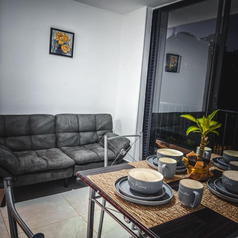 apartamento frente a la clínica Foscal y cerca a centros comerciales - Apartamento de 2 dormitorios con vistas - 1