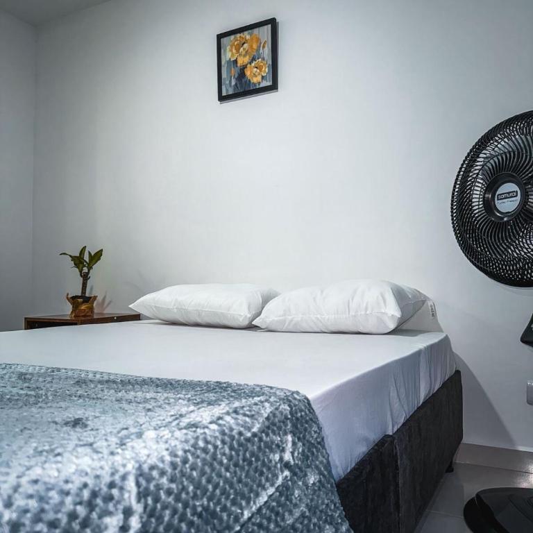 apartamento frente a la clínica Foscal y cerca a centros comerciales - Apartamento de 2 dormitorios con vistas - 2