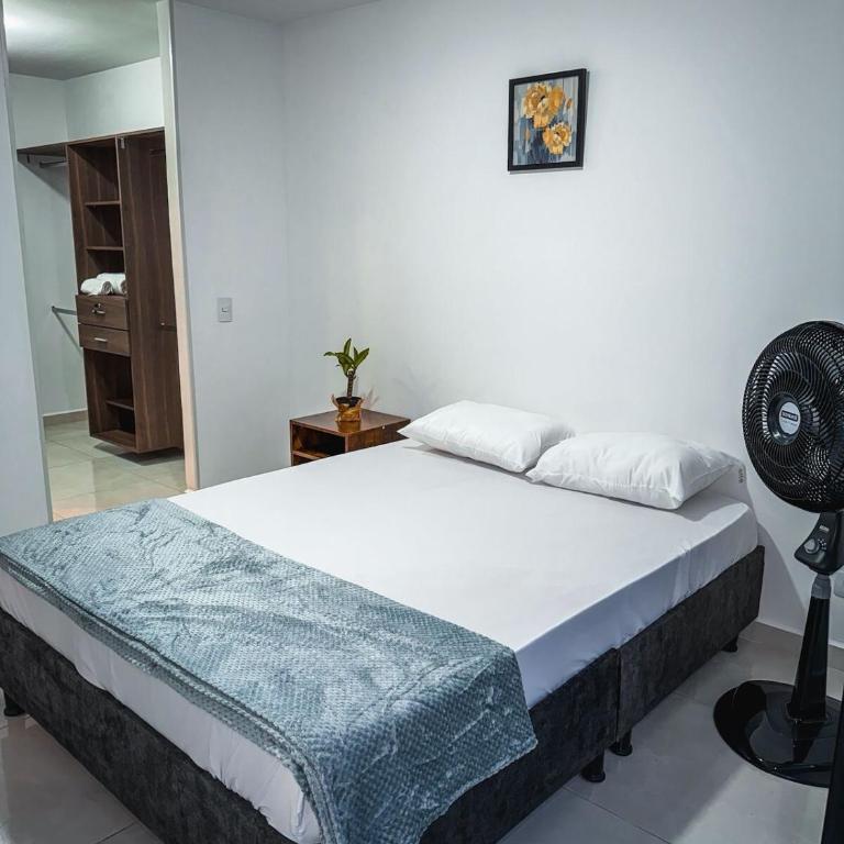 apartamento frente a la clínica Foscal y cerca a centros comerciales - Apartamento de 2 dormitorios con vistas - 12
