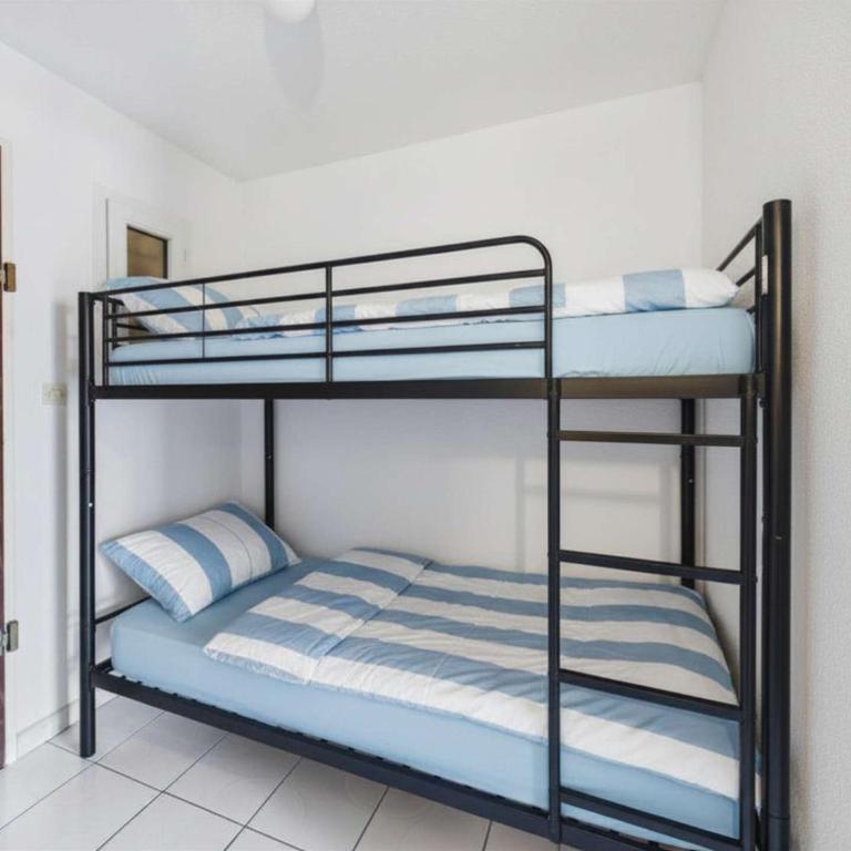 Appartement cosy 4 pers avec piscine, à 5 min de la plage - FR-1-326-761 - Studio - 11
