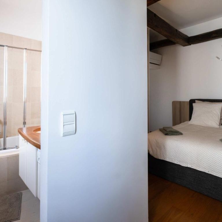Luxury Top Floor 2BR with Paris Rooftop Views - Appartement - 17
