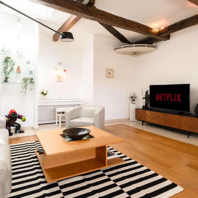 Luxury Top Floor 2BR with Paris Rooftop Views - Appartement - 15