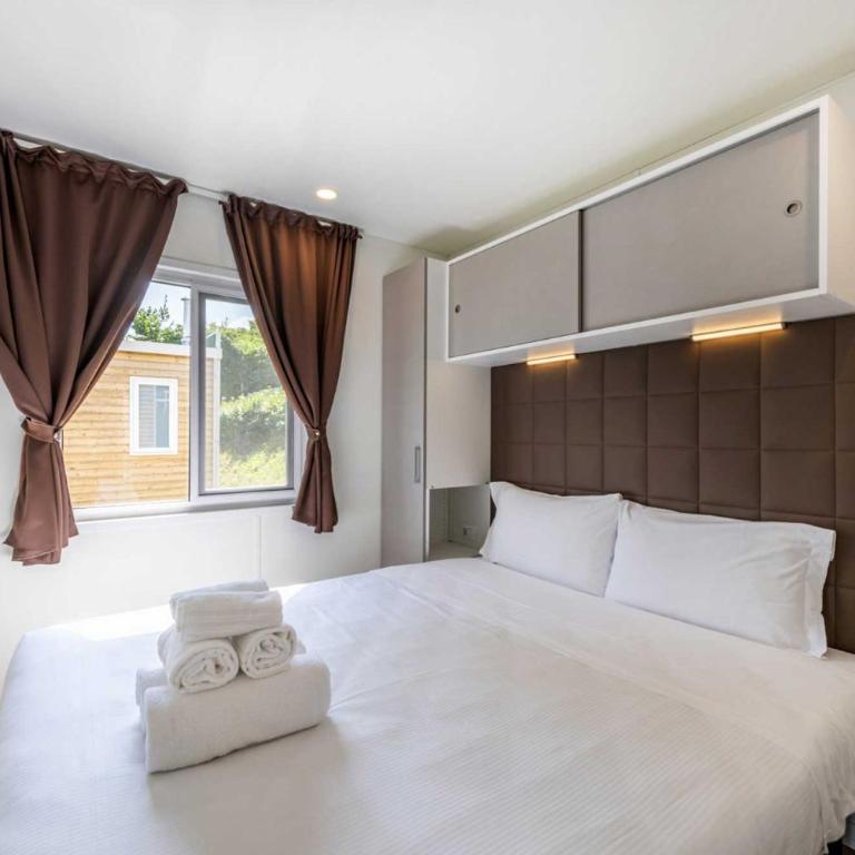 Club del Sole Desenzano Boutique Resort - Deluxe Mobile Home Lake Front - 3