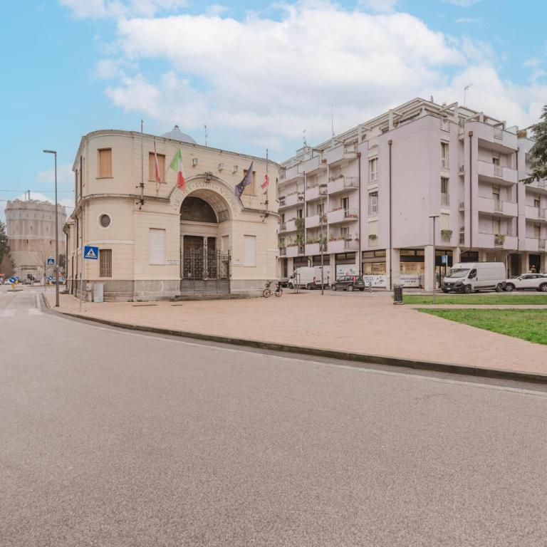 Casa Falco - 15 min dalla stazione e dal centro - Appartamento Standard con 2 Camere da Letto - 24