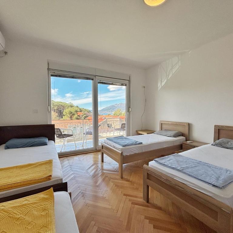 Vega's Hostel - Krevet za Jednu Osobu u 4-krevetnoj Spavaonici - 1