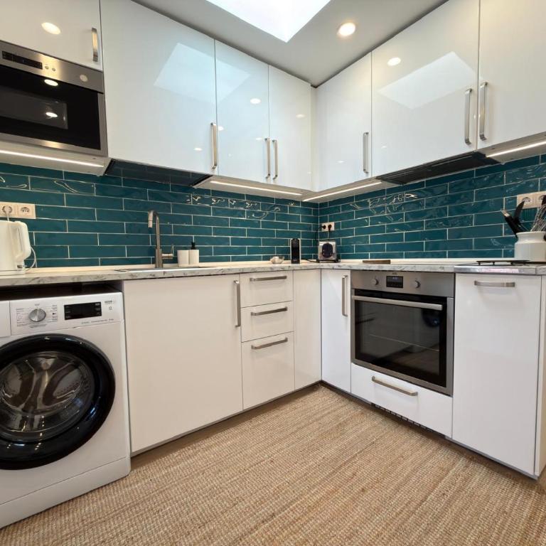 Rooftop Terrace Apartment in Alicante Old Town - Two-Bedroom Apartment - 11