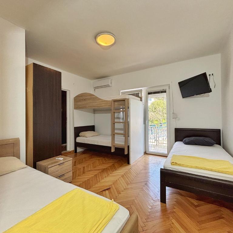 Vega's Hostel - Četvorokrevetna Mešovita Spavaonica - 4