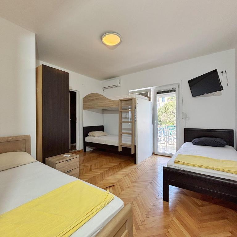 Vega's Hostel - Četvorokrevetna Mešovita Spavaonica - 2