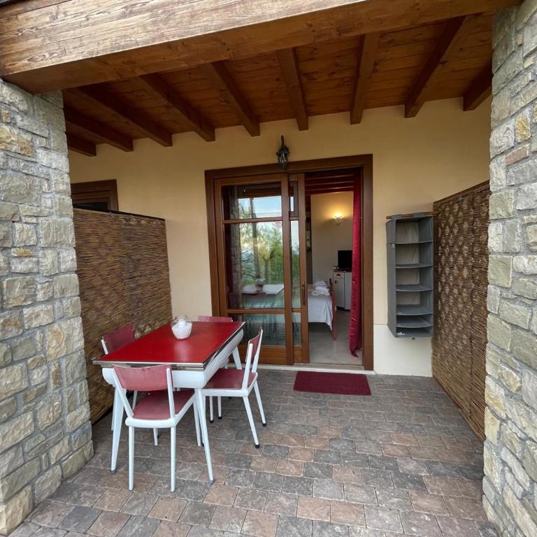 La FIOCCHINA - Magic Place - apartments & studios in Garda Lake - countryside farmhouse, inside the middle of the lake between sky & water - Monolocale con Vista Lago - 15