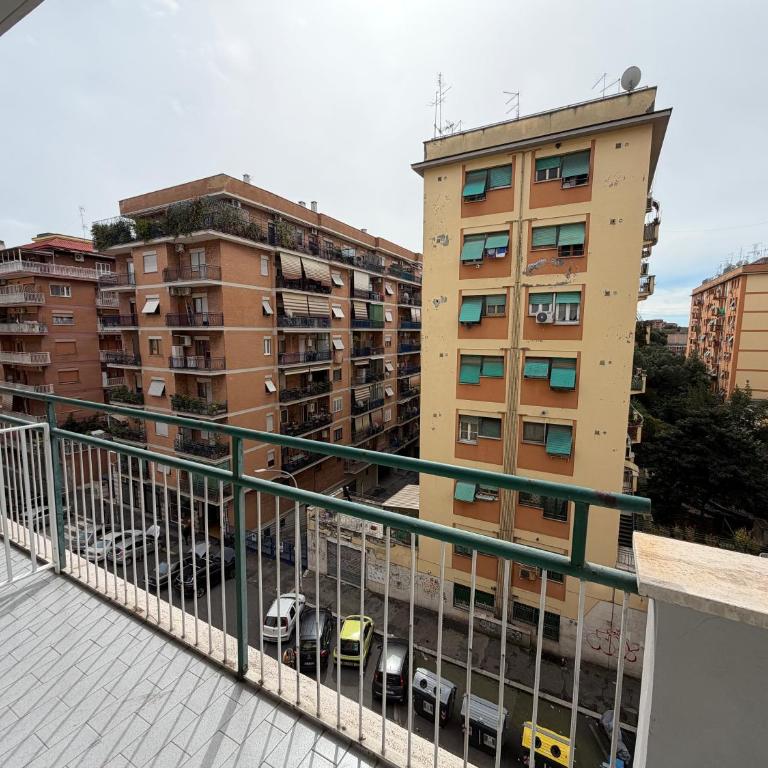 Luciano King's Guest House - Double Room with Balcony - 17