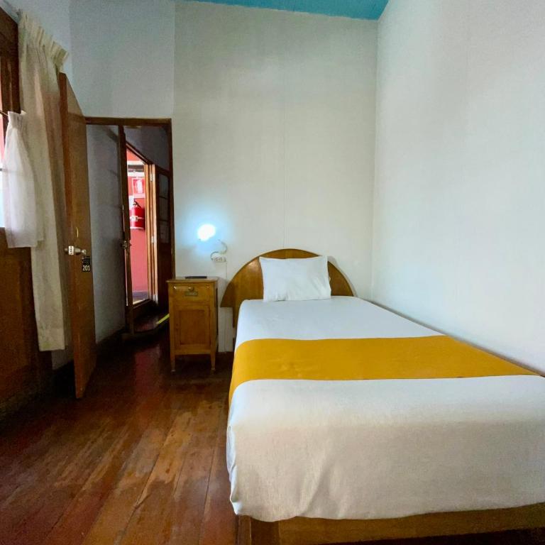 Hostal Lluvia de Oro - Single Room - 5