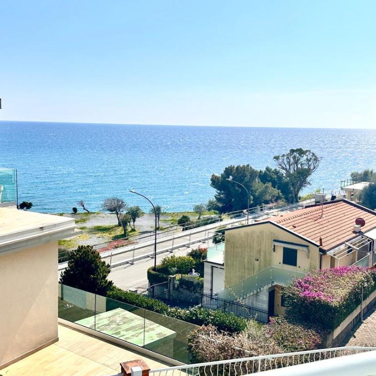 Silvia al mare - Appartamento con 2 Camere da Letto, Terrazza e Vista Mare - 2